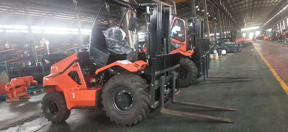 Terenowy wózek widłowy 4WD