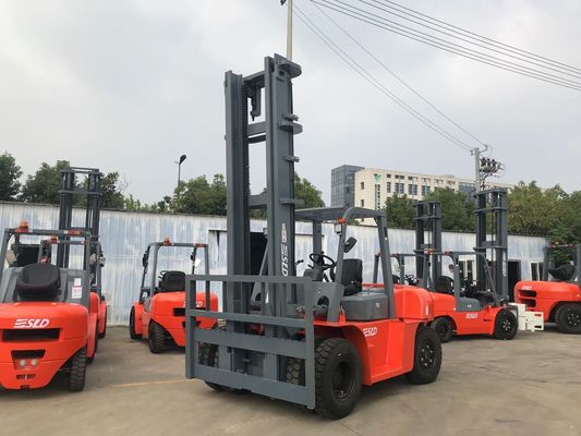 Wysokość podnoszenia masztu silnika Isuzu 6000 mm Wózek widłowy z silnikiem wysokoprężnym