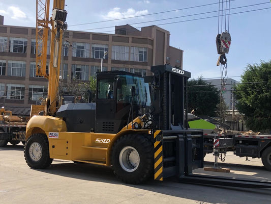 Mechaniczny wielo kierunkowy podnośnik widłowy ciężki 28 ton z kierownicą przednim lub tylnym kołem