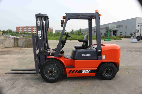 Hydrauliczny wózek widłowy z silnikiem wysokoprężnym o udźwigu 3500 kg z siedzeniem OPS / ORS